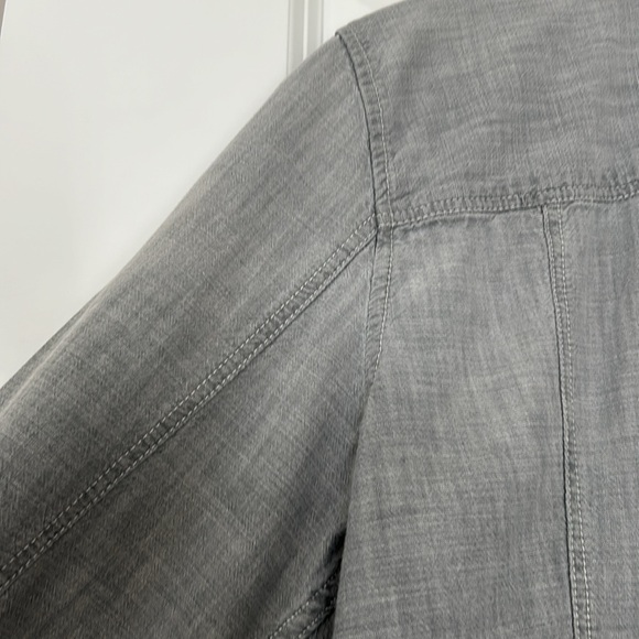 GAP Gray Cotton Workshirt/Blouse w Button Flap Pockets, Princess Seams - Picture 9 of 11